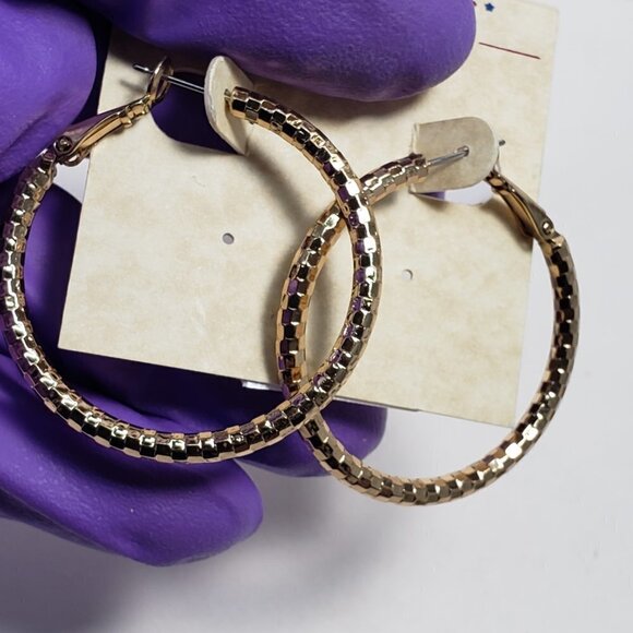 Stylish Textured design Gold-Tone Hoop Earrings - Women's Fashion Jewelry - Picture 6 of 6